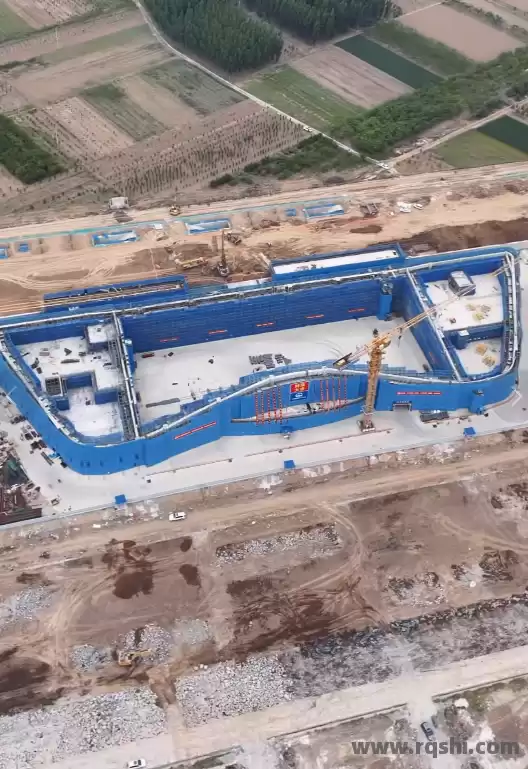 雄商高铁任丘西站主体结构封顶完成-冀中交通枢纽建设迈入新阶段 雄商高铁任丘西站 主体结构封顶 京津冀交通网 高铁建设进展 冀中交通枢纽 第1张