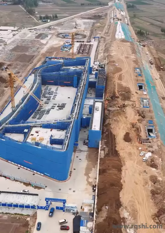 雄商高铁任丘西站主体结构封顶完成-冀中交通枢纽建设迈入新阶段 雄商高铁任丘西站 主体结构封顶 京津冀交通网 高铁建设进展 冀中交通枢纽 第2张