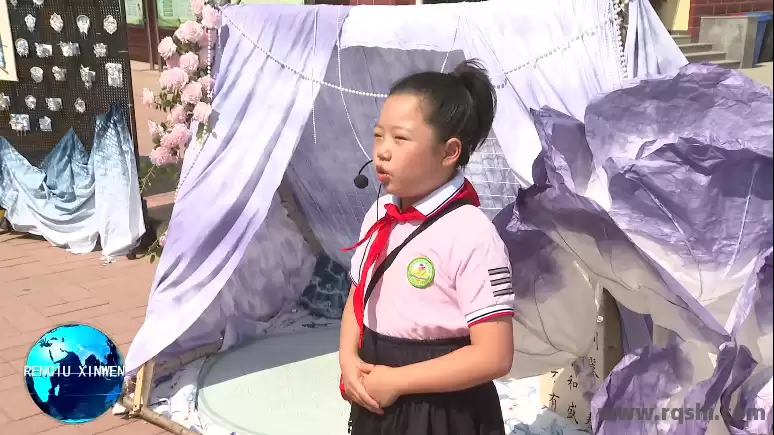 童画世界，童言解读！任丘第四实验小学近千件学生“原生态”艺术作品展家校社共赏 美育教育，双减政策，家校社协同育人，原生态作品，学生讲解员，艺术展览，任丘第四实验小学 第1张